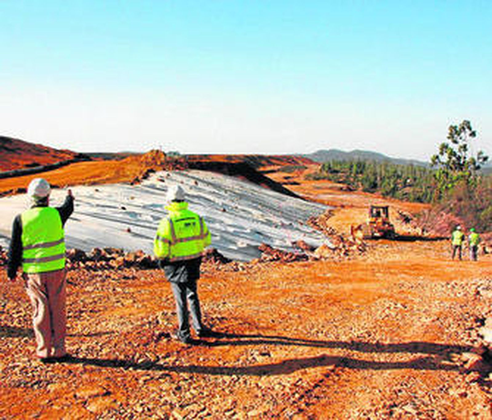 Los trabajos requieren maquinaria pesada y una decena de obreros.