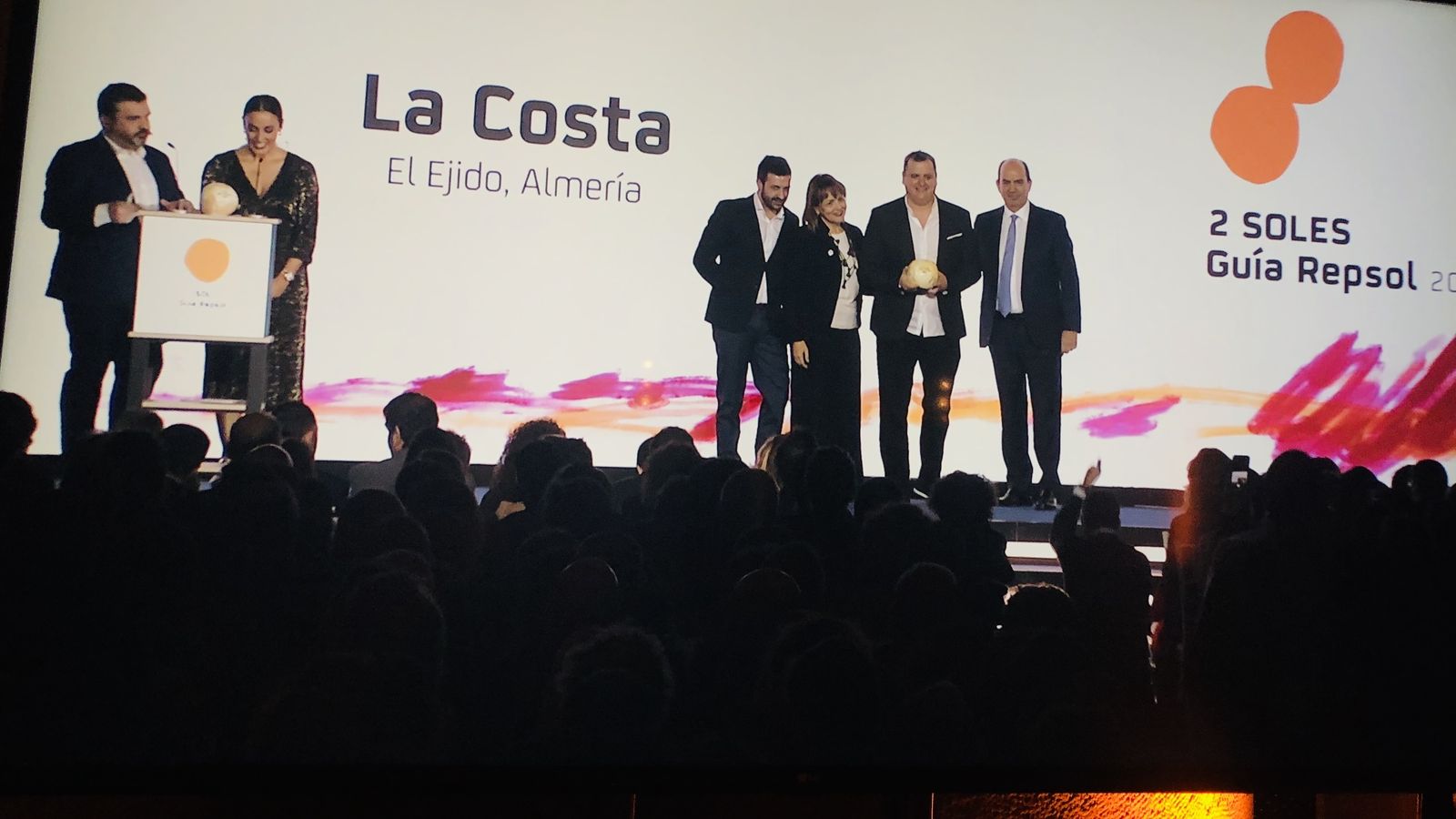 José Álvarez, durante la recogida de su distinción.