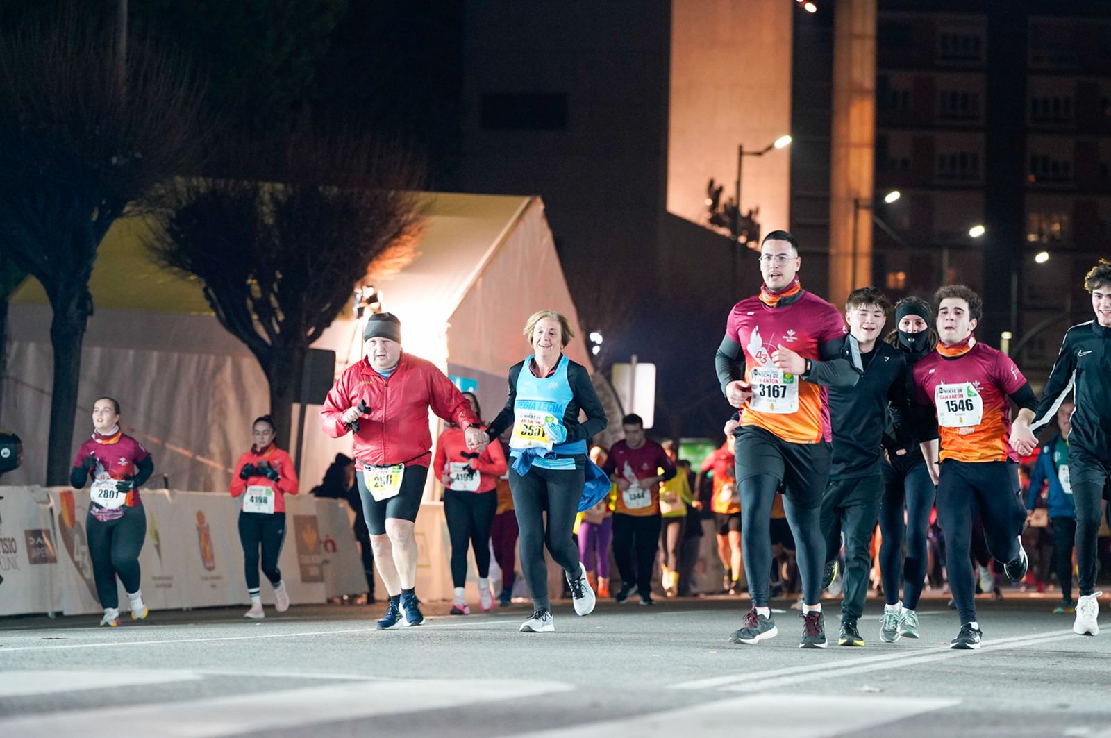 En imágenes: búscate en tu llegada a meta de la Carrera de San Antón 2026 (3)