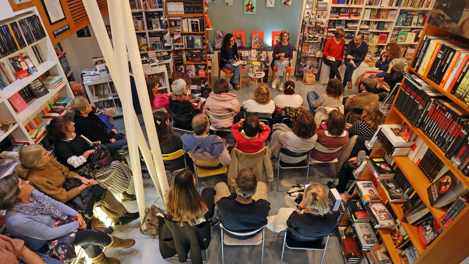 Un momento de la charla con Sara Mesa en El Laberinto.