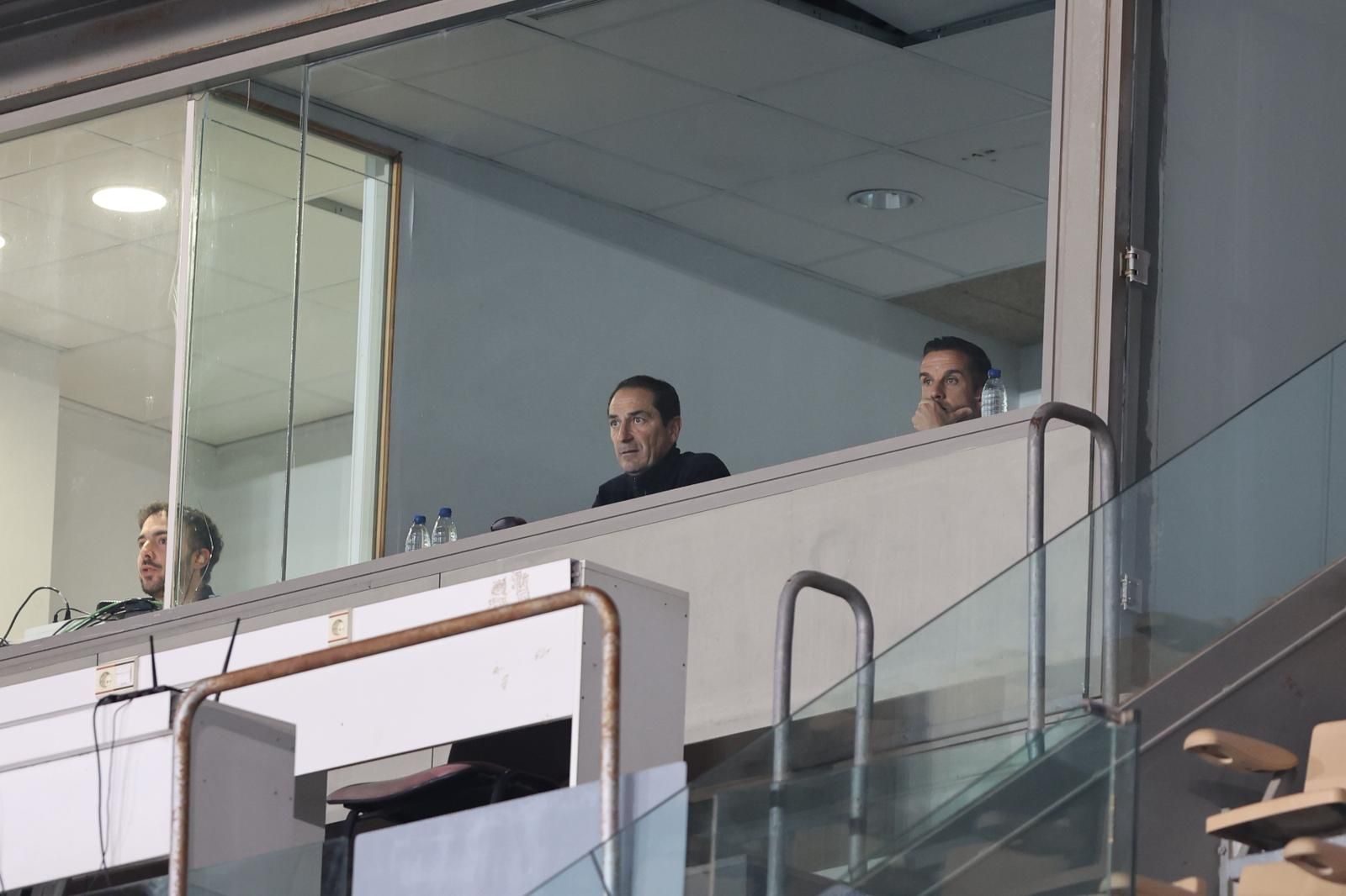 Diego Caro siguió el partido desde una de las cabinas junto a Antonio Bello.