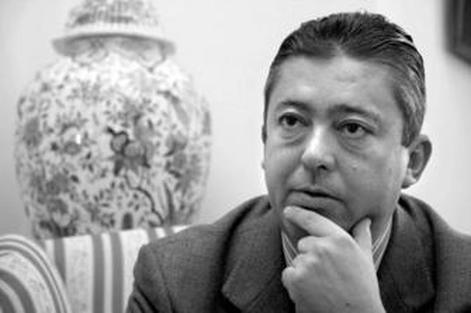 "Me siento acosado y ofendido por un ataque de celos profesionales"