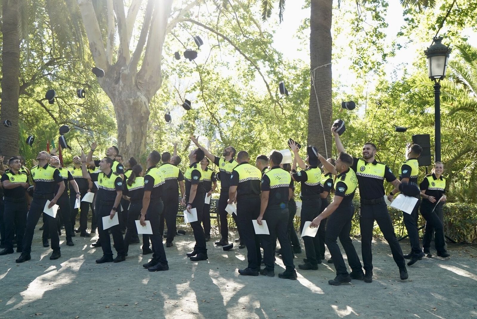 Los 40 nuevos agentes de la Policía Local de Málaga tras tomar posesión