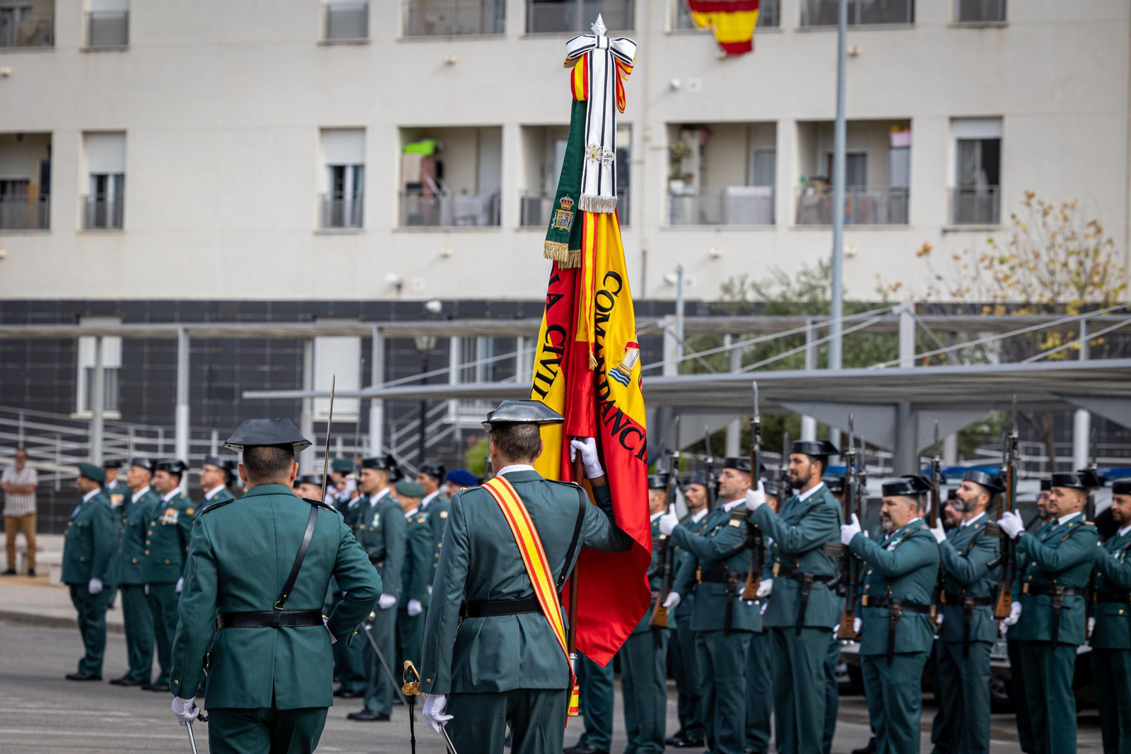 Imágenes de los actos de la Guardia Civil en Cádiz por la festividad de la Virgen del Pilar