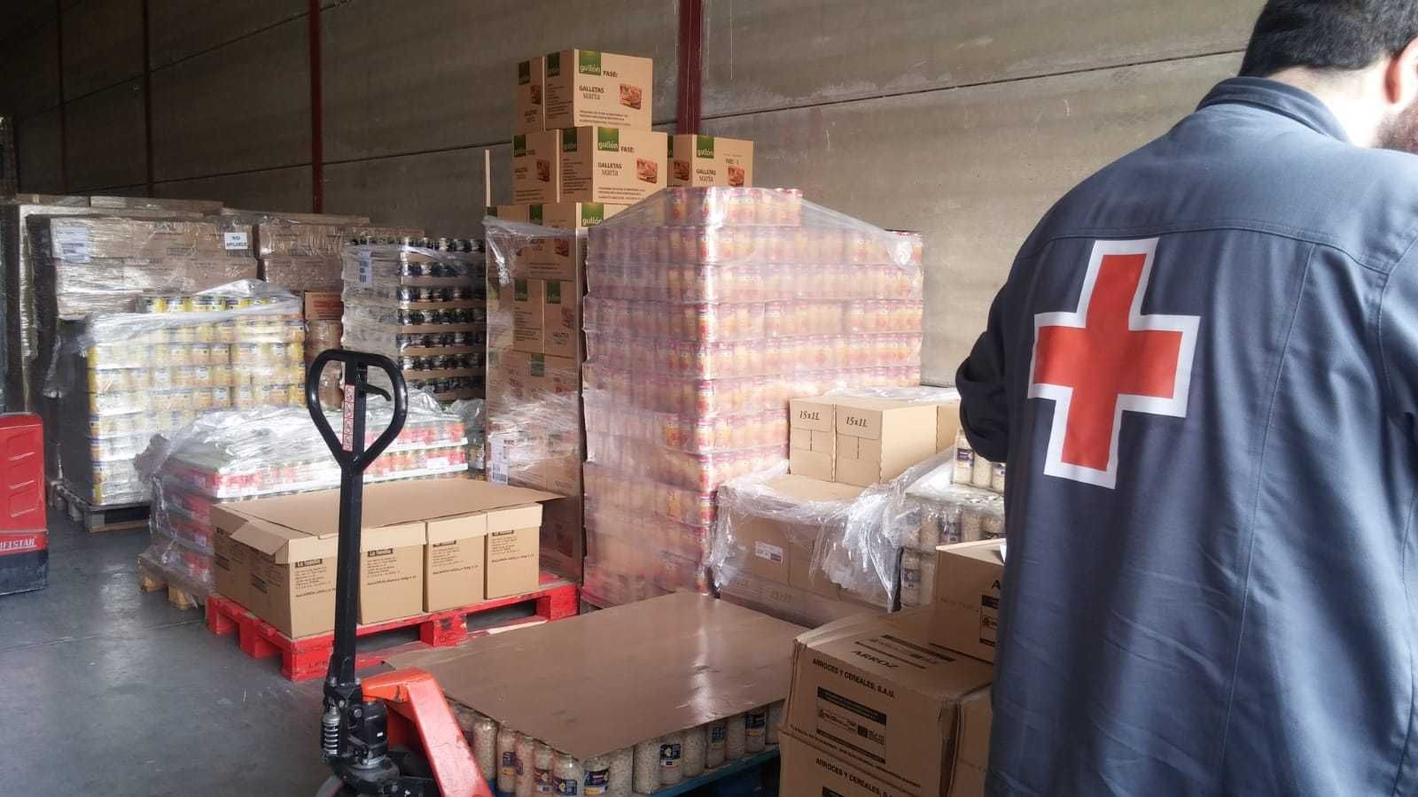 Cruz Roja dona miles de kilos de alimentos para personas en riesgo