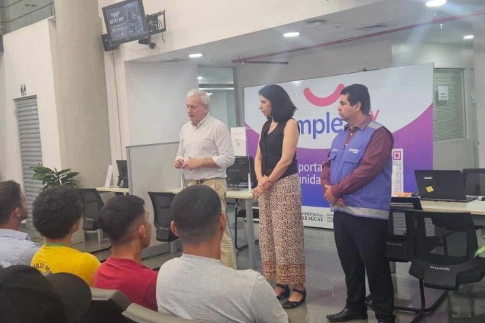 Selección de trabajadores en origen para la campaña de frutos rojos en Huelva.