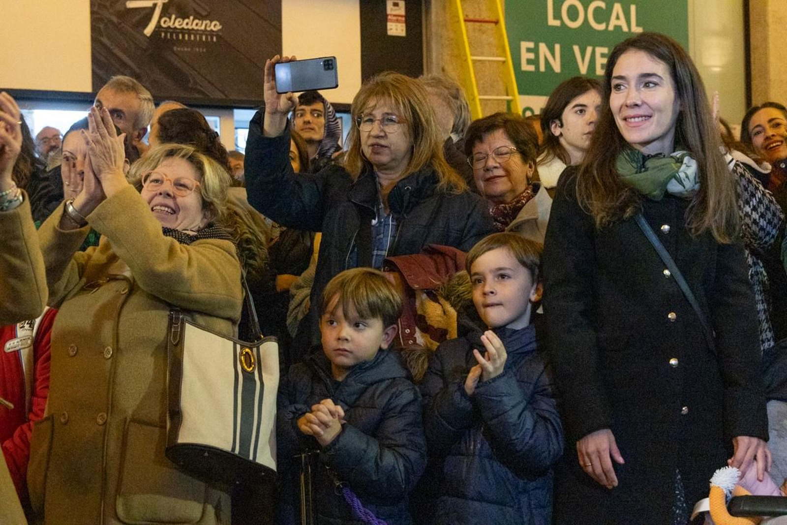 Jaén enciende su Navidad con sus habitantes echados a la calle