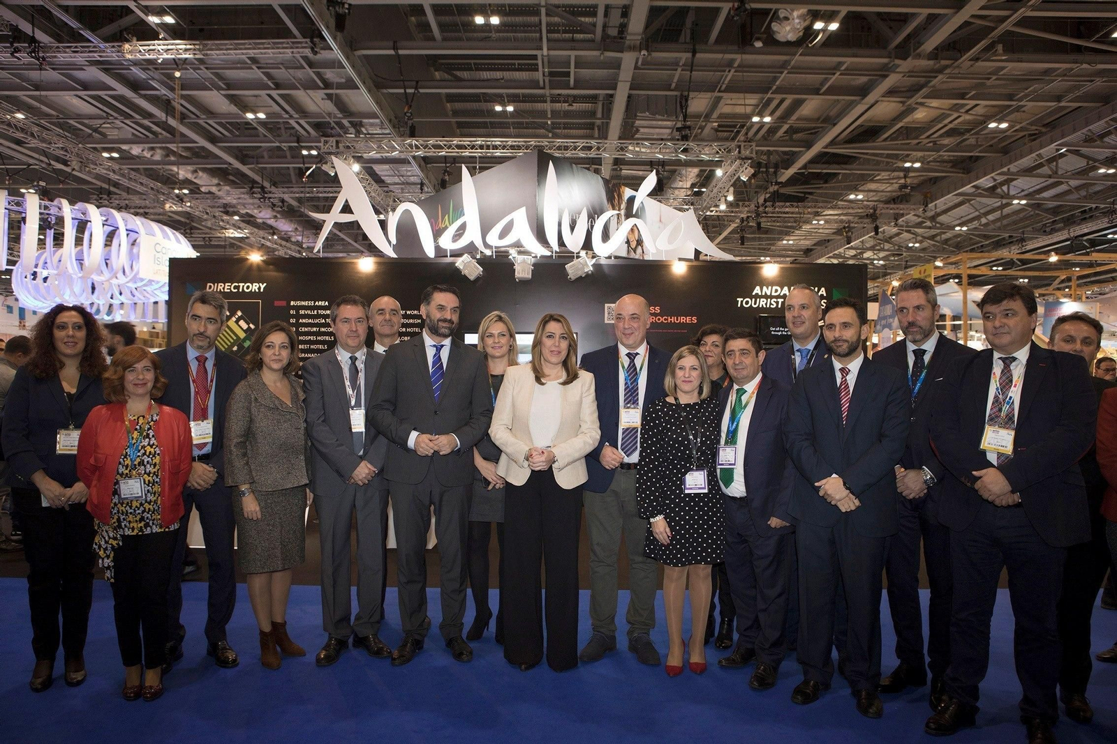 La presidenta de la Junta de Andalucía, Susana Díaz, junto al consejero de Turismo, Francisco Javier Fernández, y otras autoridades el pasado lunes en Londres.