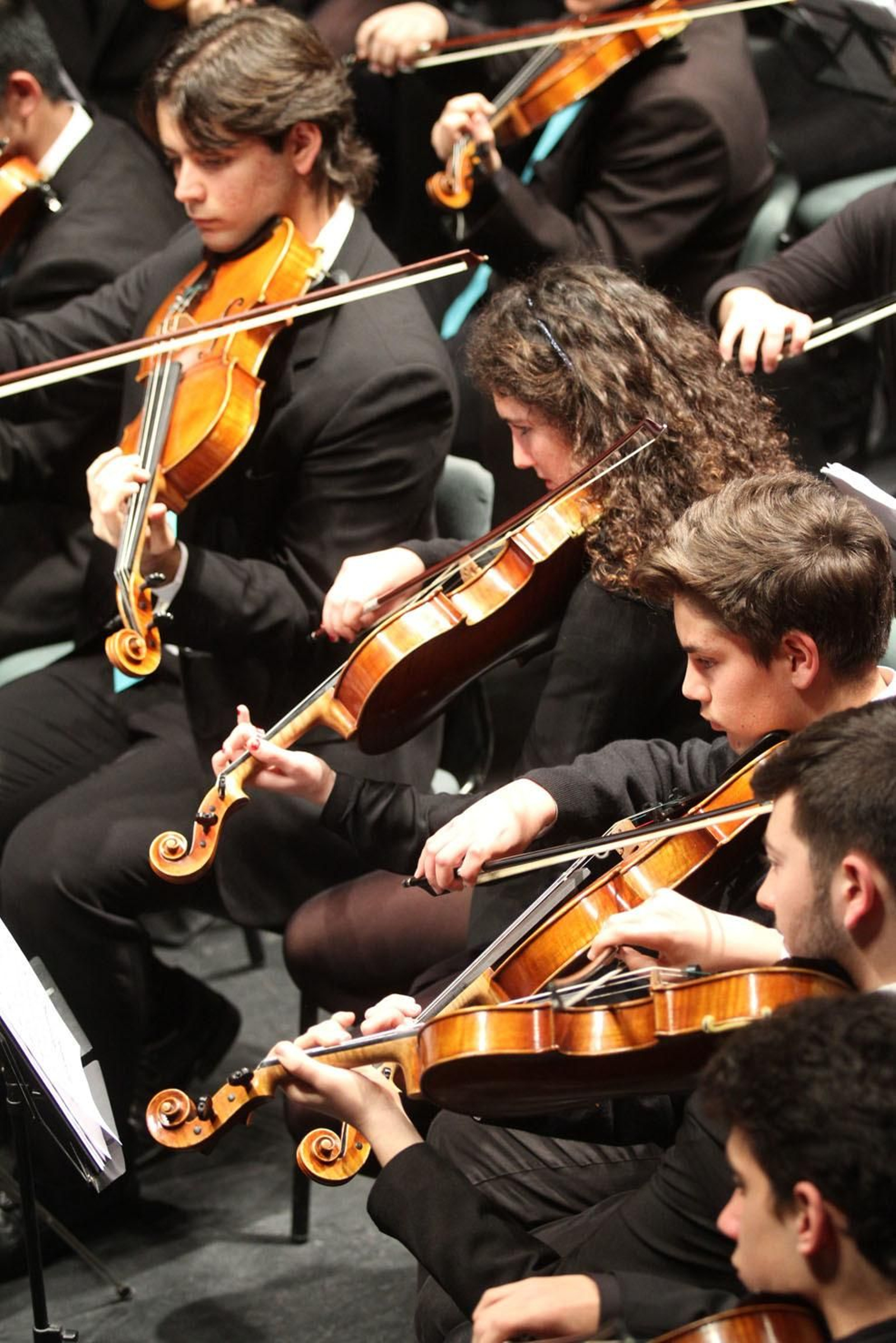 La Asociación de Industrias Químicas, Básicas y Energéticas de Huelva (Aiqbe) organiza un concierto que corre a cargo de la Orquesta Sinfónica del Conservatorio Profesional de Música de Huelva 'Javier Perianes'