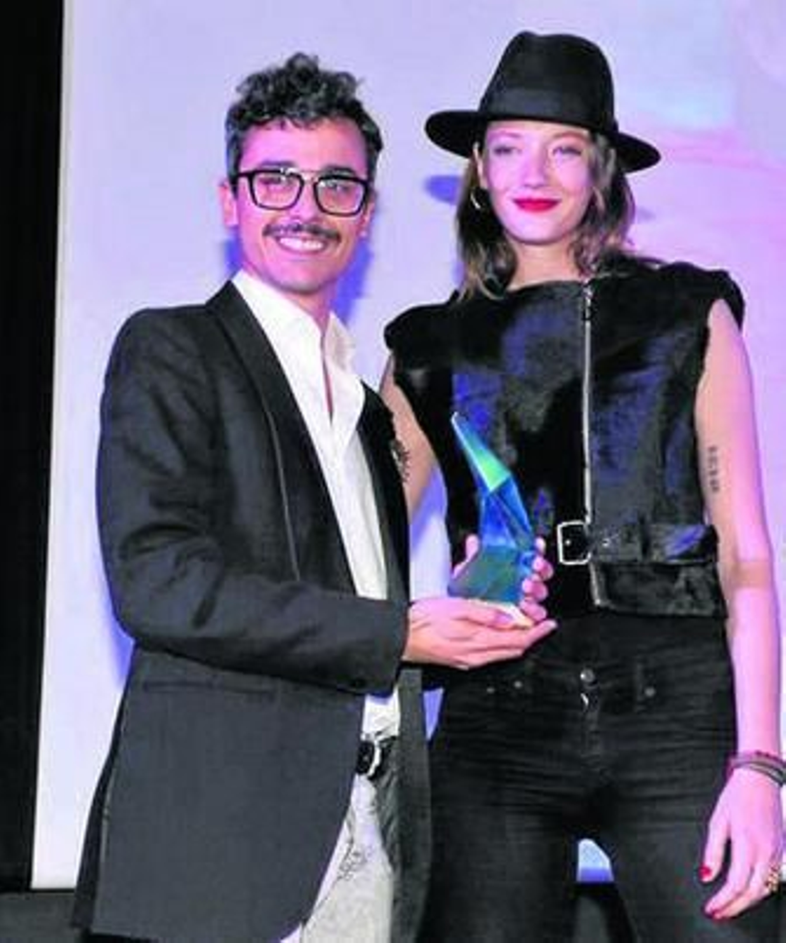 Imagen de Raúl Rosillo recogiendo el premio en Buenos Aires.