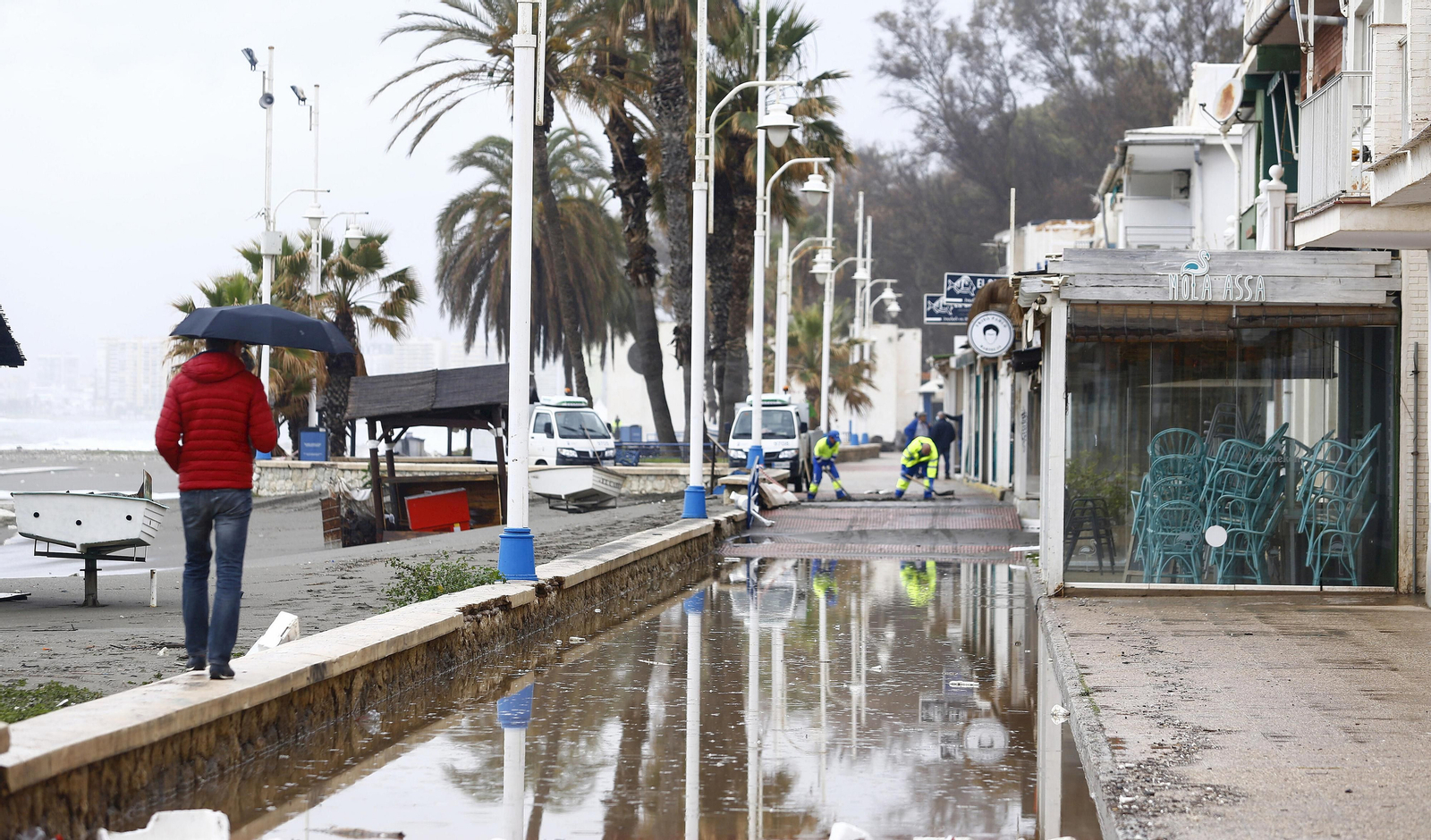Las fotos de los efectos del temporal en las playas y paseos marítimos de Málaga