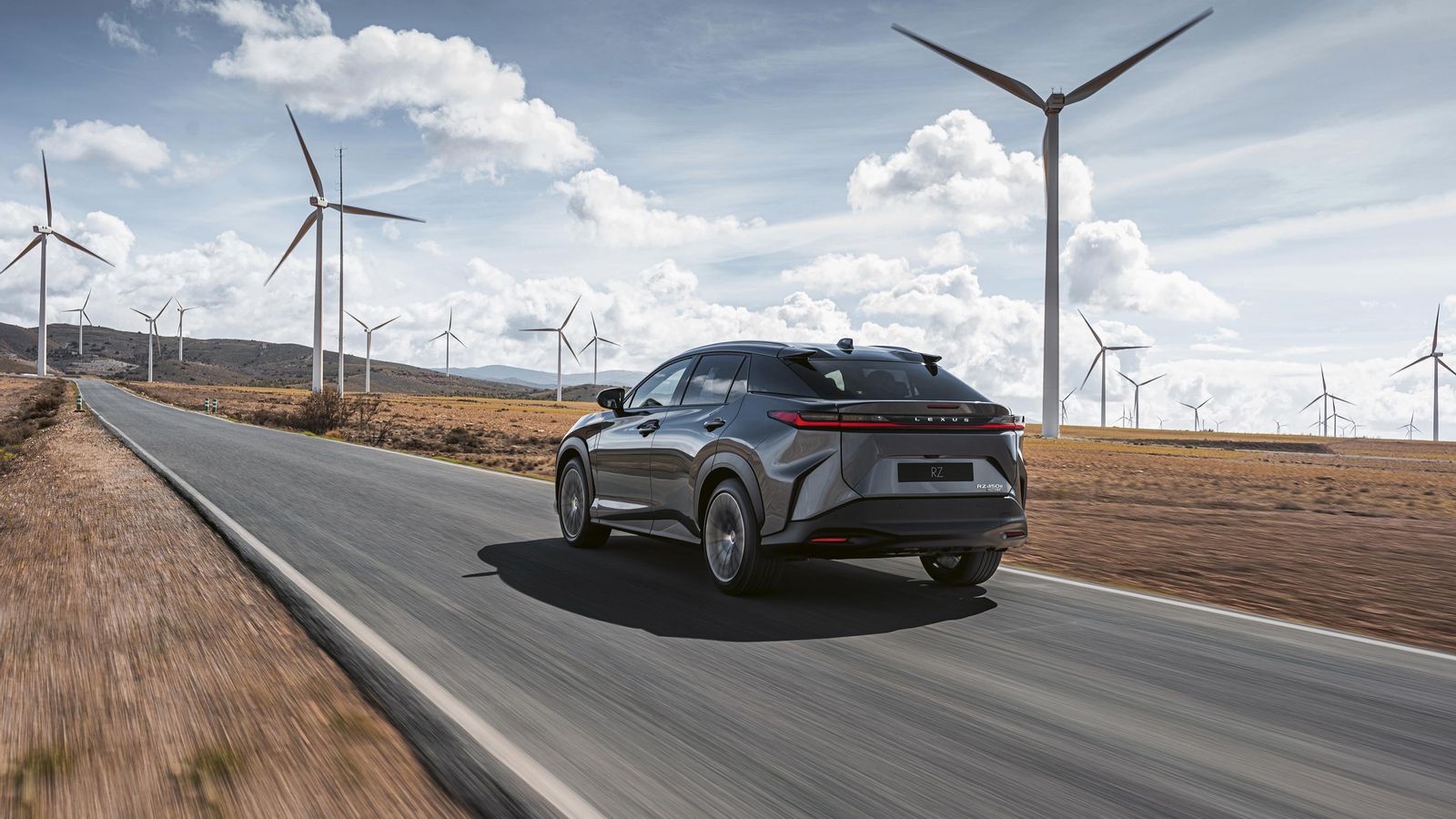 Lexus aún no ha desvelado los precios de este SUV eléctrico que comparte muchos recursos técnicos con el Toyota bZ4X.