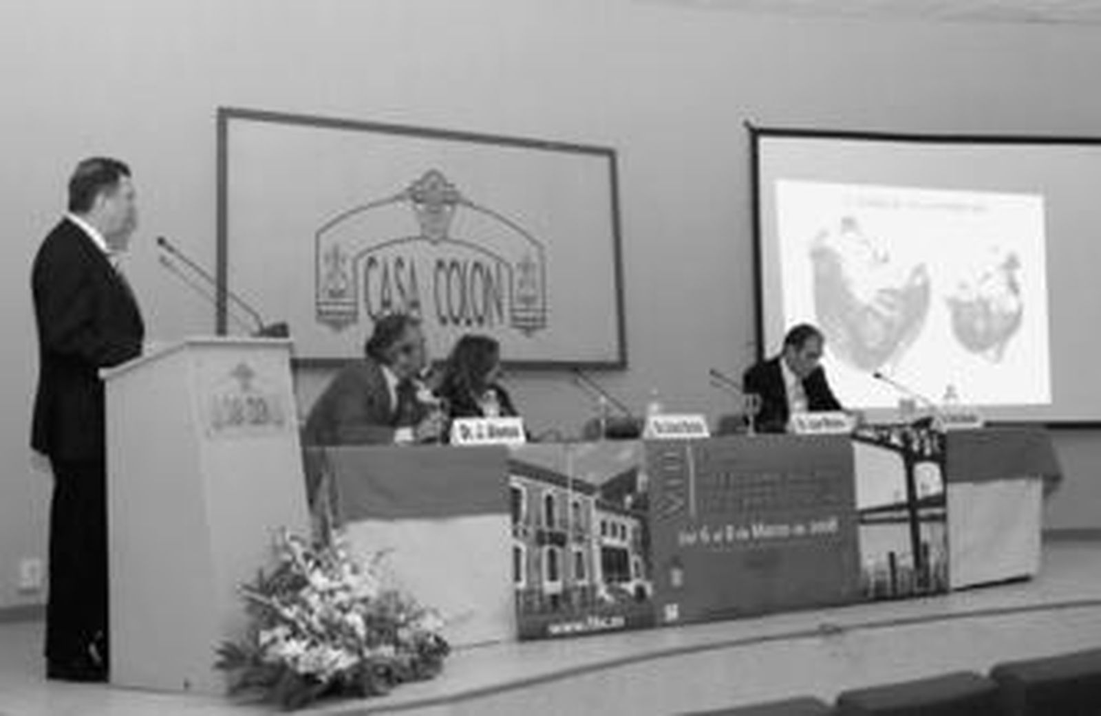 Mesa redonda sobre 'Cardiología deportiva' en la que participó el ex portero y médico del Recre César Quesada.