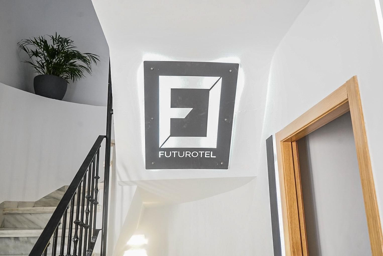 Descubre el interior del hotel impulsado por una Inteligencia Artificial en Granada: todas las imágenes