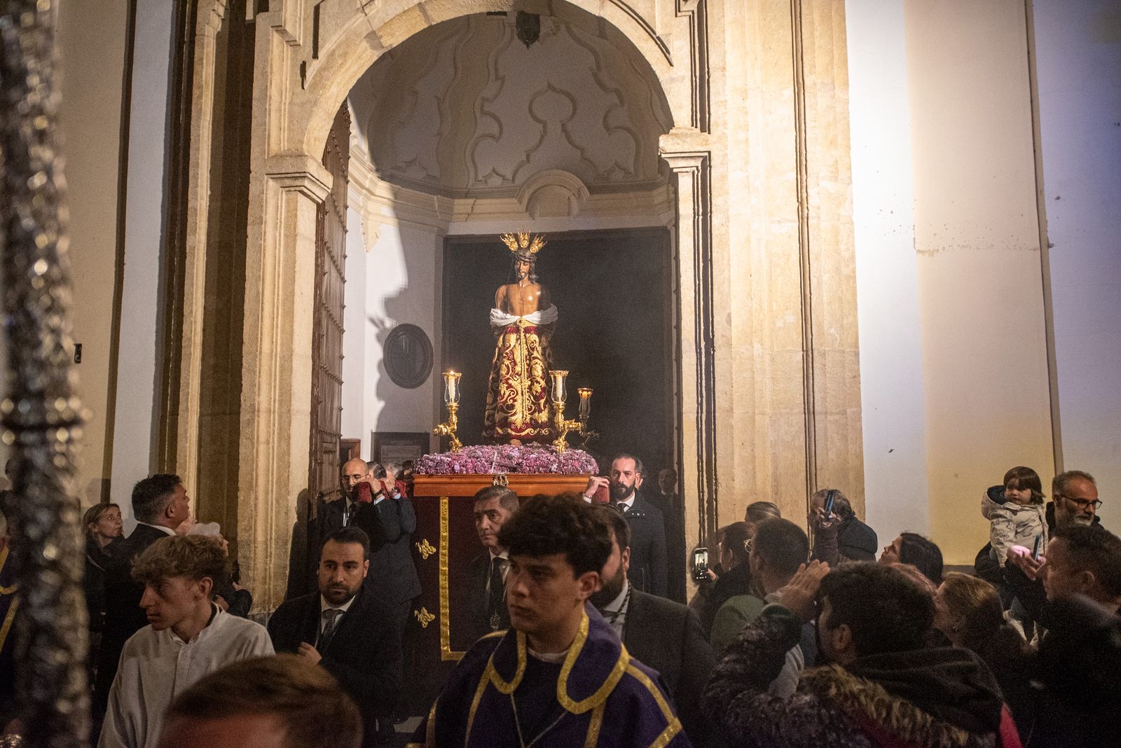 El vía crucis del Señor de las Penas en el Miércoles de Ceniza de Córdoba, en imágenes
