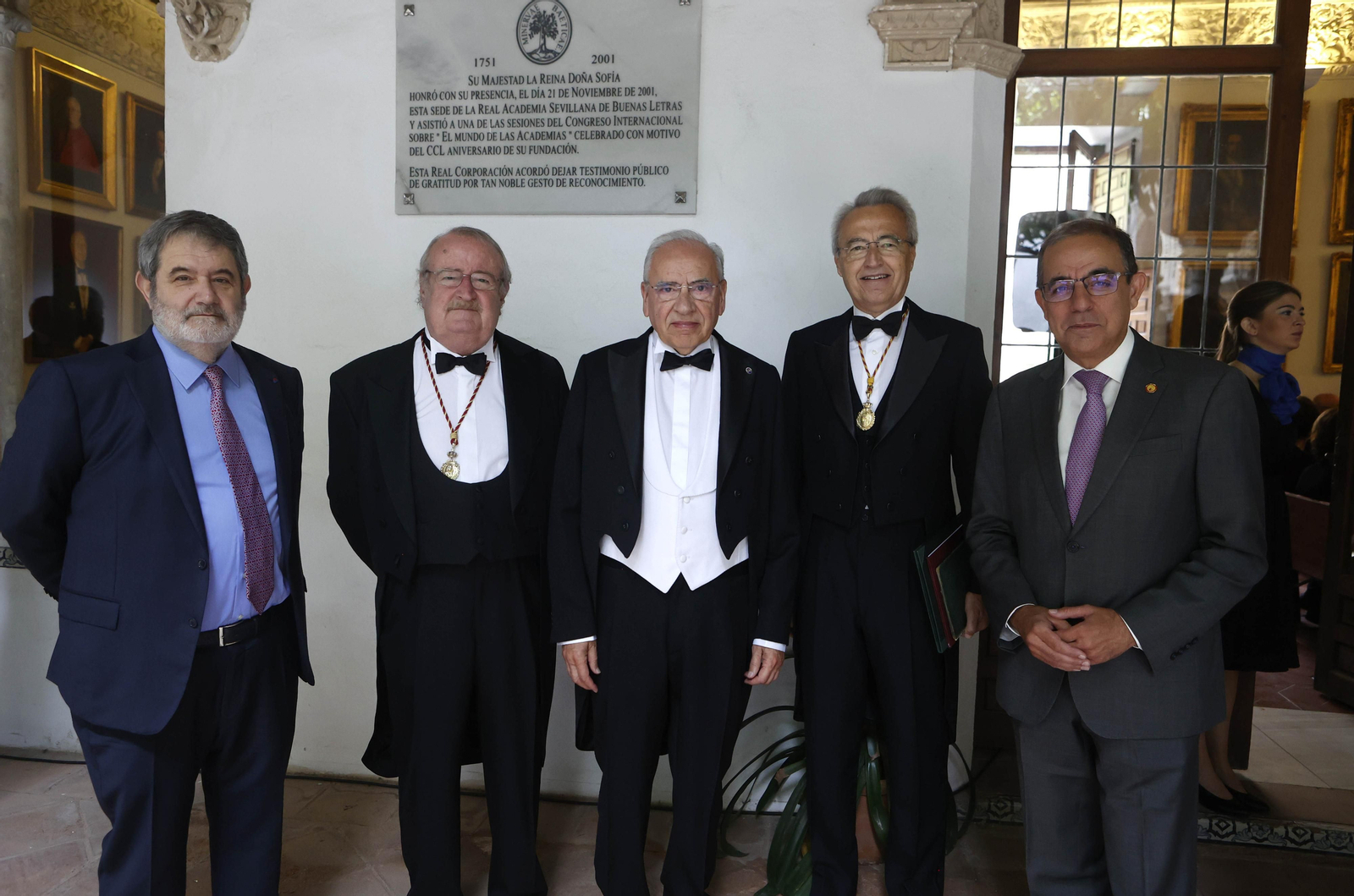 Las imágenes del ingreso de Alfonso Guerra en la Academia de Buenas Letras