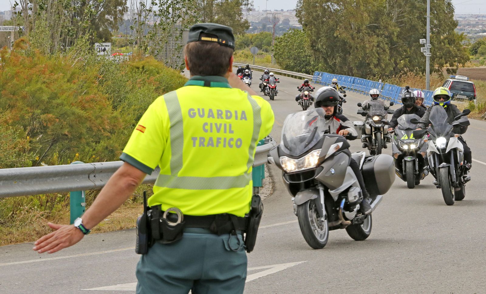 Un agente de la Guardia Civil de Tráfico, en las inmediaciones del Circuito de Jerez en la prueba del año pasado.