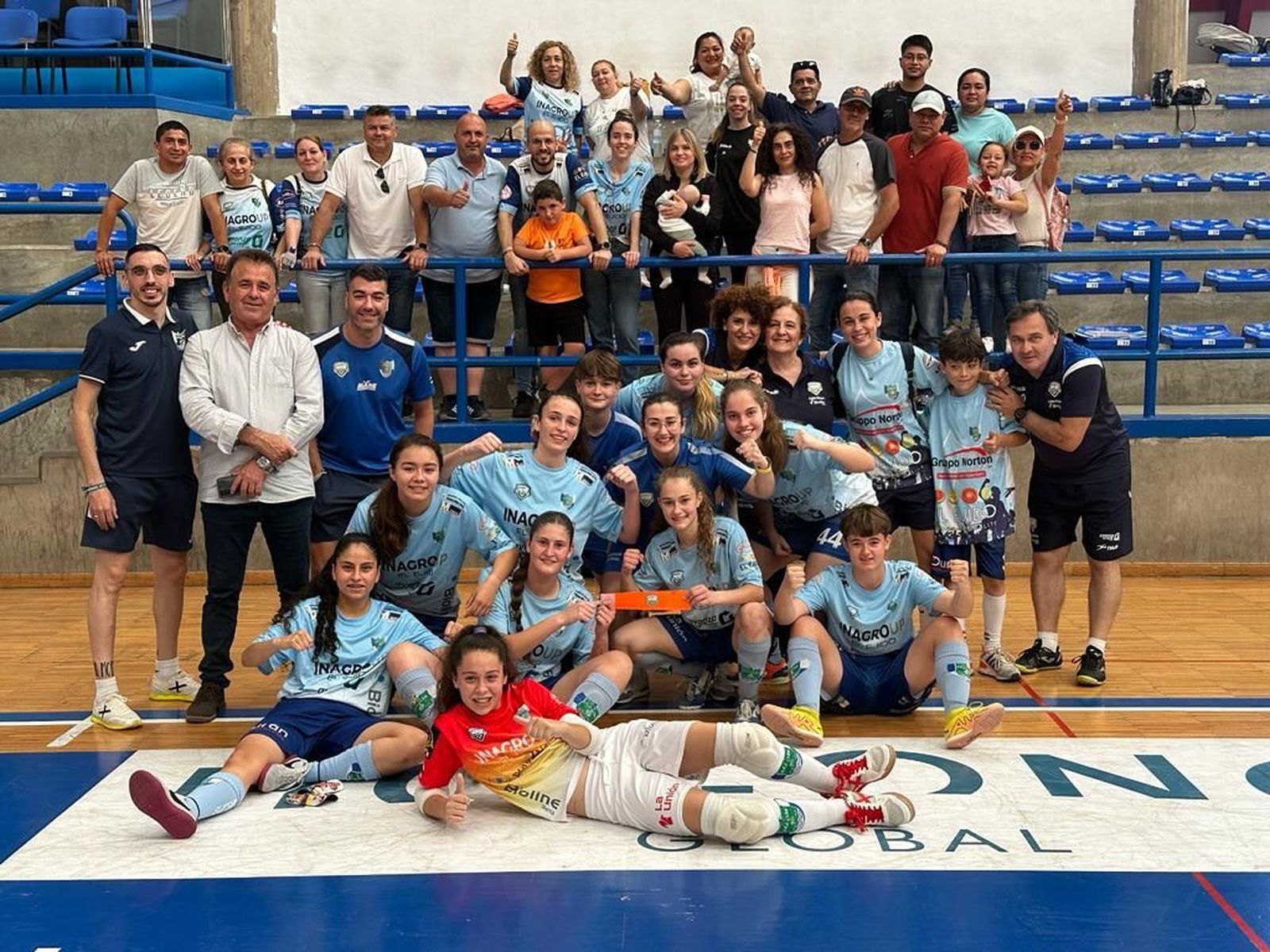Plantel cadete femenino del cuadro celeste