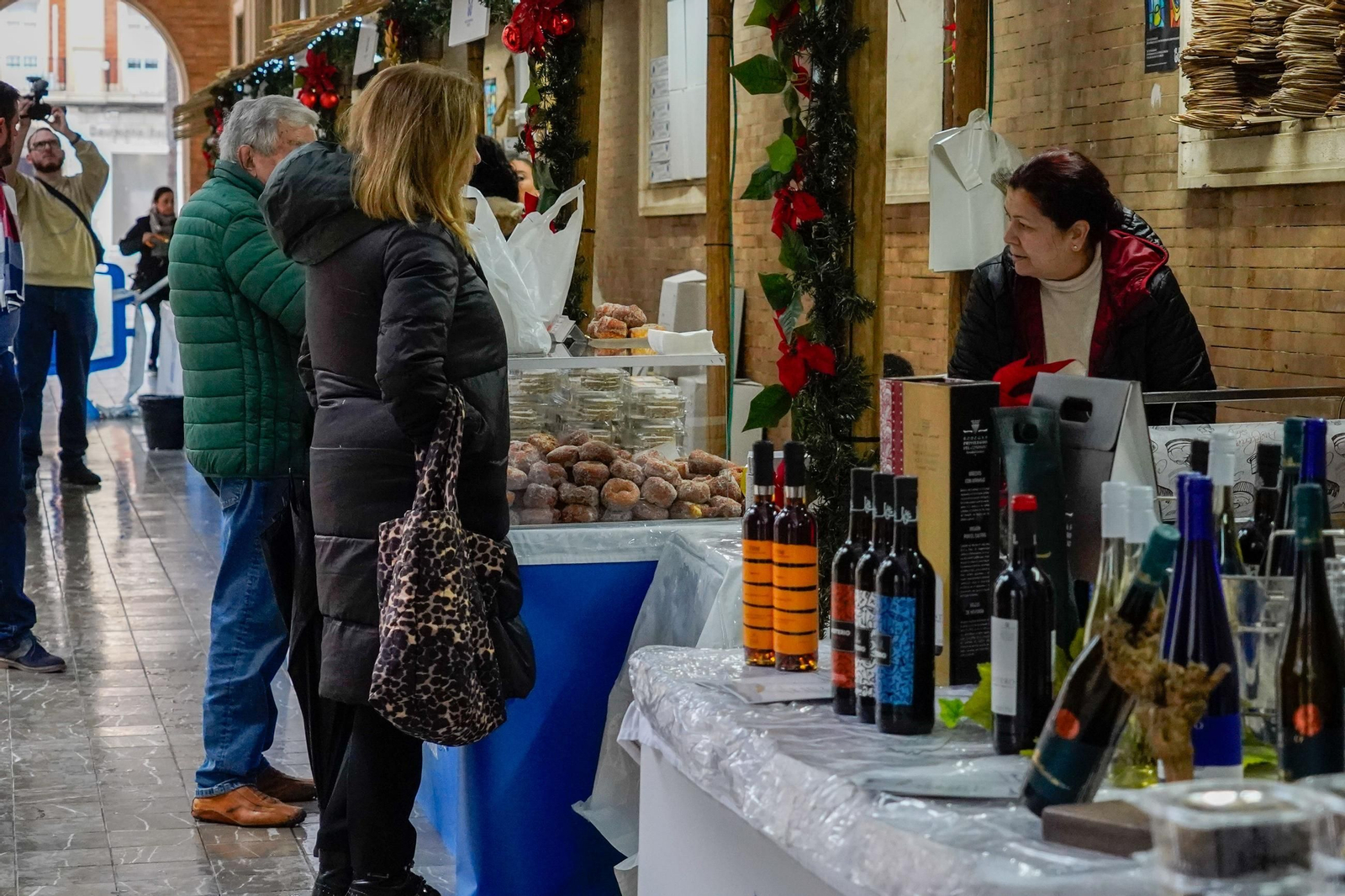 Imágenes de la inauguración del Belén y la XV&nbsp;Muestra de Dulces y Vinos Navideños de la provincia de Huelva en&nbsp;la&nbsp;Diputación