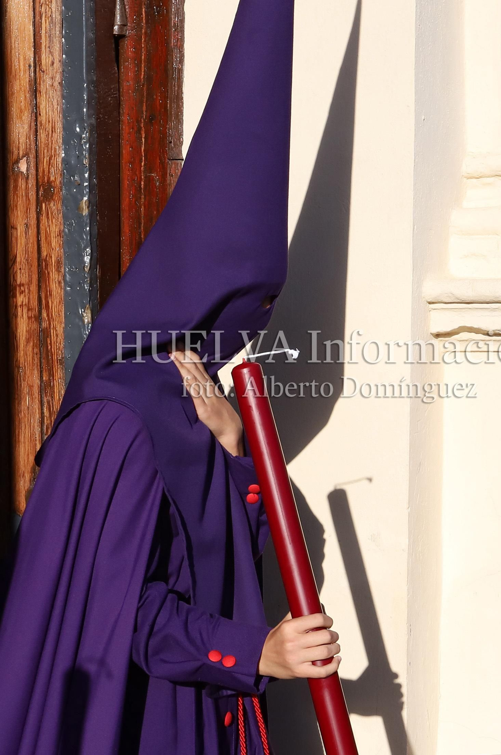 Imágenes de la procesión de Pasión en Huelva