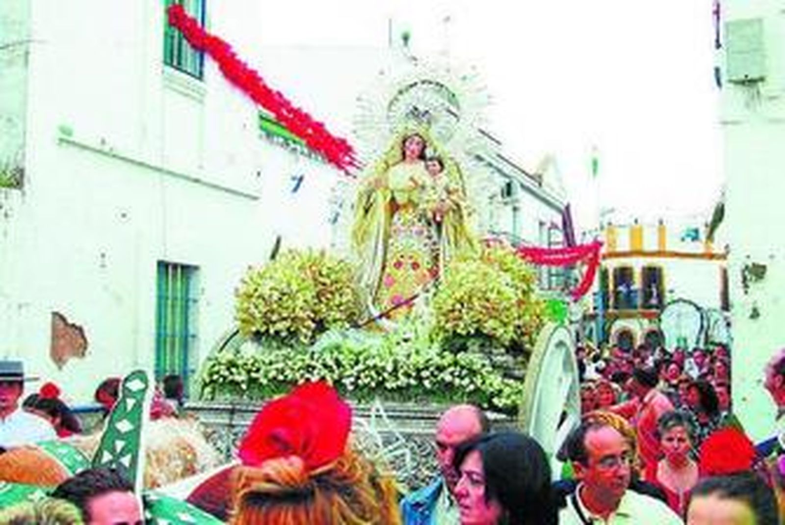La Virgen de la Estrella durante una romería.