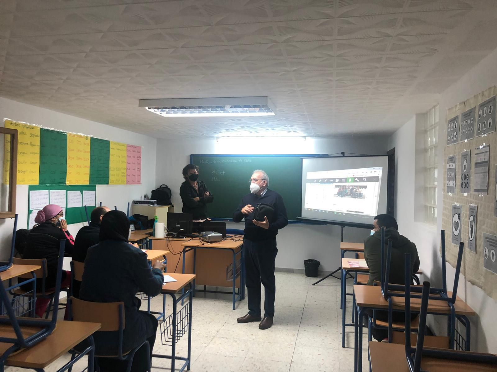Antonio Bonilla ha visitado el Centro de Adultos Ángeles López Ruiz ubicado en Las Cabañuelas.