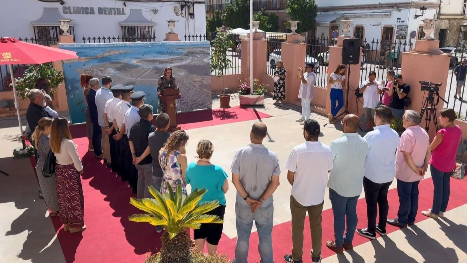 Acto institucional en el patio de la Casa Consistorial