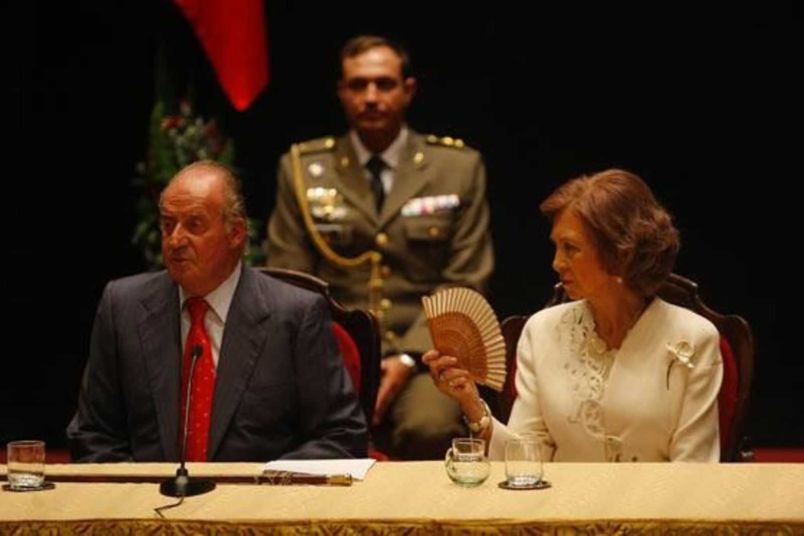 Los Reyes, durante la celebración del Bicentenario de la primera sesión de Las Cortes en 1810.

Foto: Julio Gonzalez