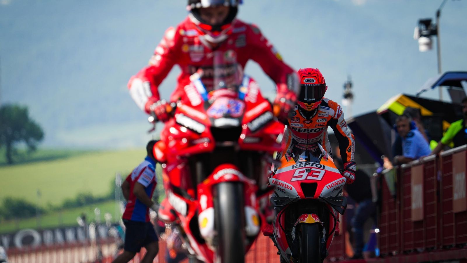 Márquez, detrás de Miller.