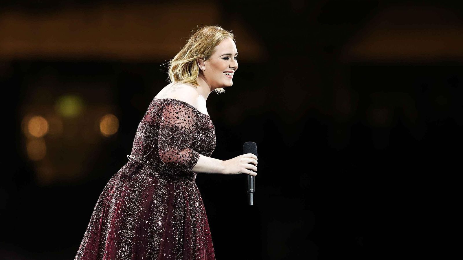 Adele, sobre el escenario, cuando tenía algunos kilos de más.