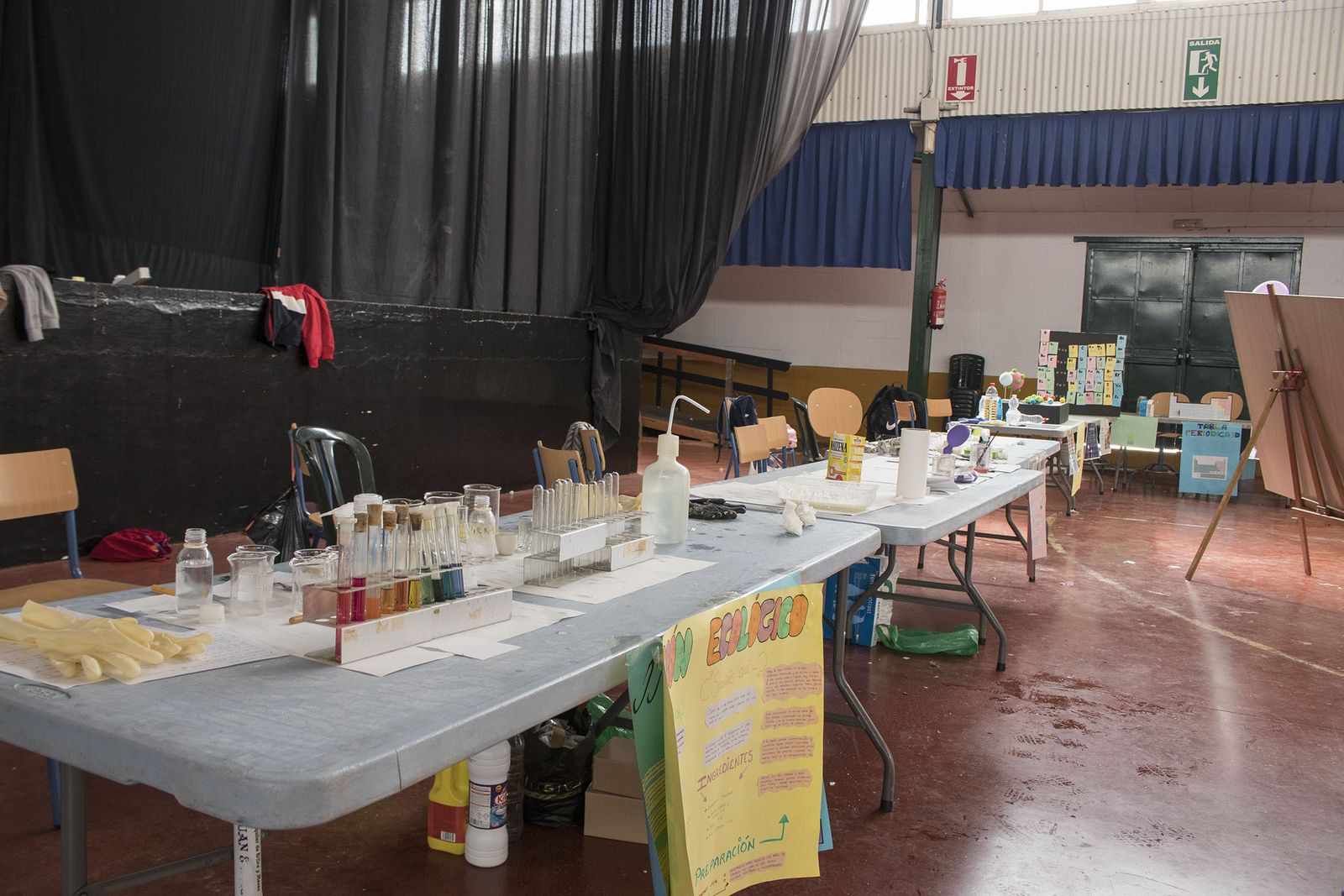 Detalle de la Feria de la Ciencia del IES Aguilar y Cano de Estepa de otra edición.