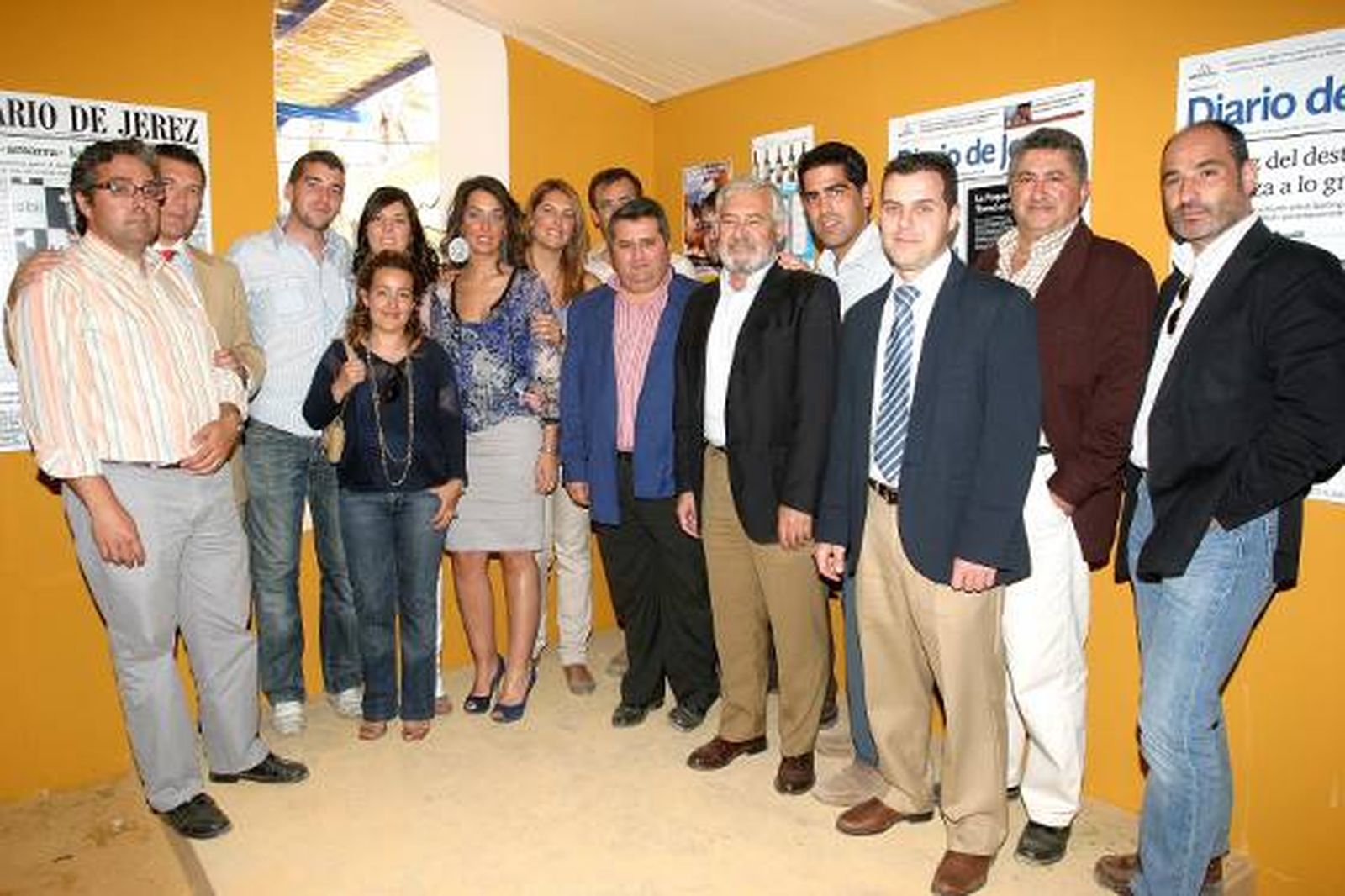 Reunión en la caseta del Diario del equipo de Saheca y de MisterCasa.

Foto: Vanesa Lobo