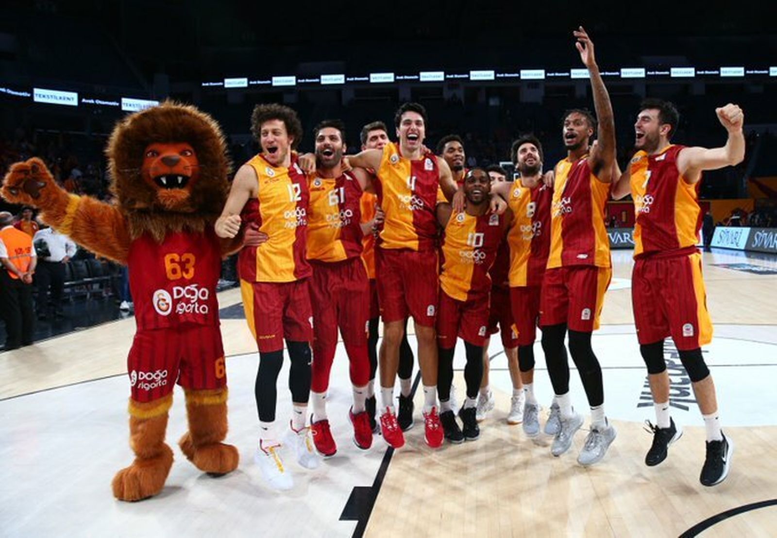 El Galatasaray celebra la victoria.