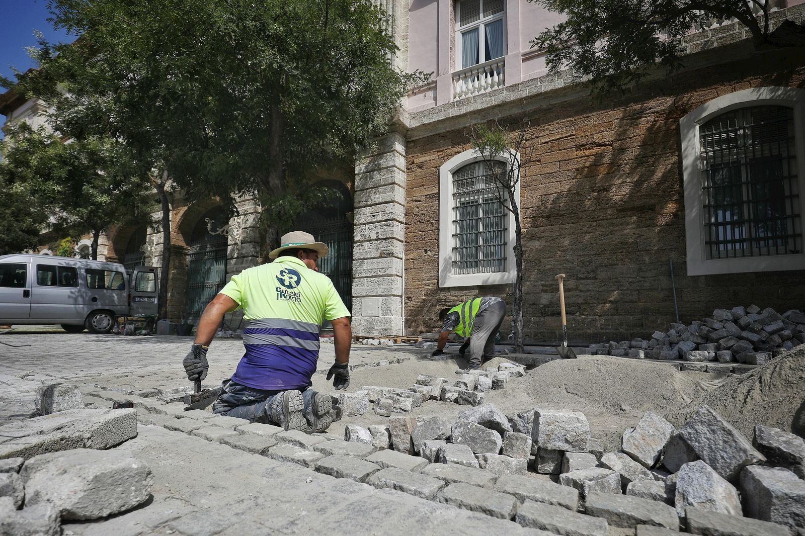 Imágenes de las obras e la plaza de España en Cádiz