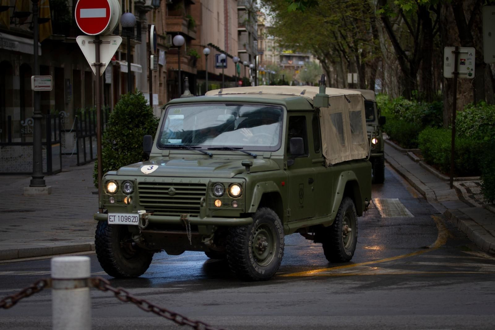 Fotos: la Legión vigila las calles de Granada
