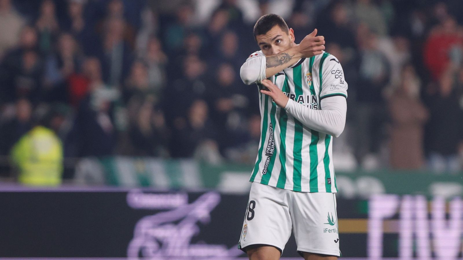 Adri Fuentes celebra un gol del Córdoba CF en El Arcángel.
