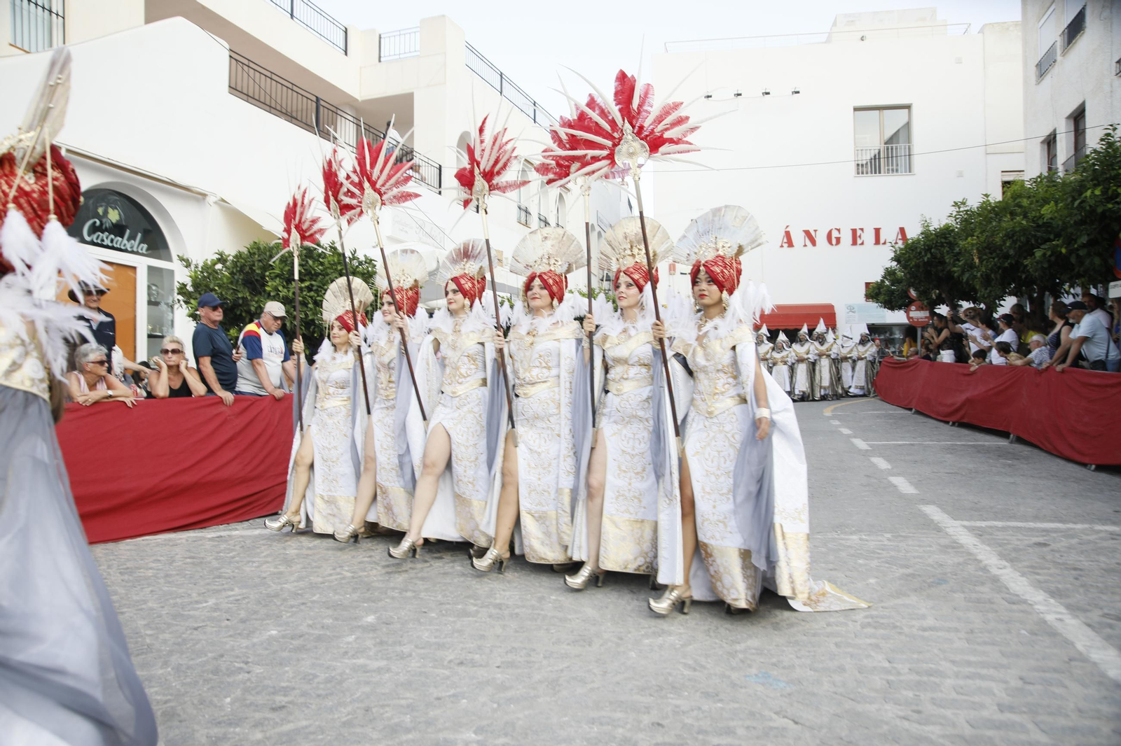 El gran desfile de Moros y Cristianos de Mojácar, en imágenes