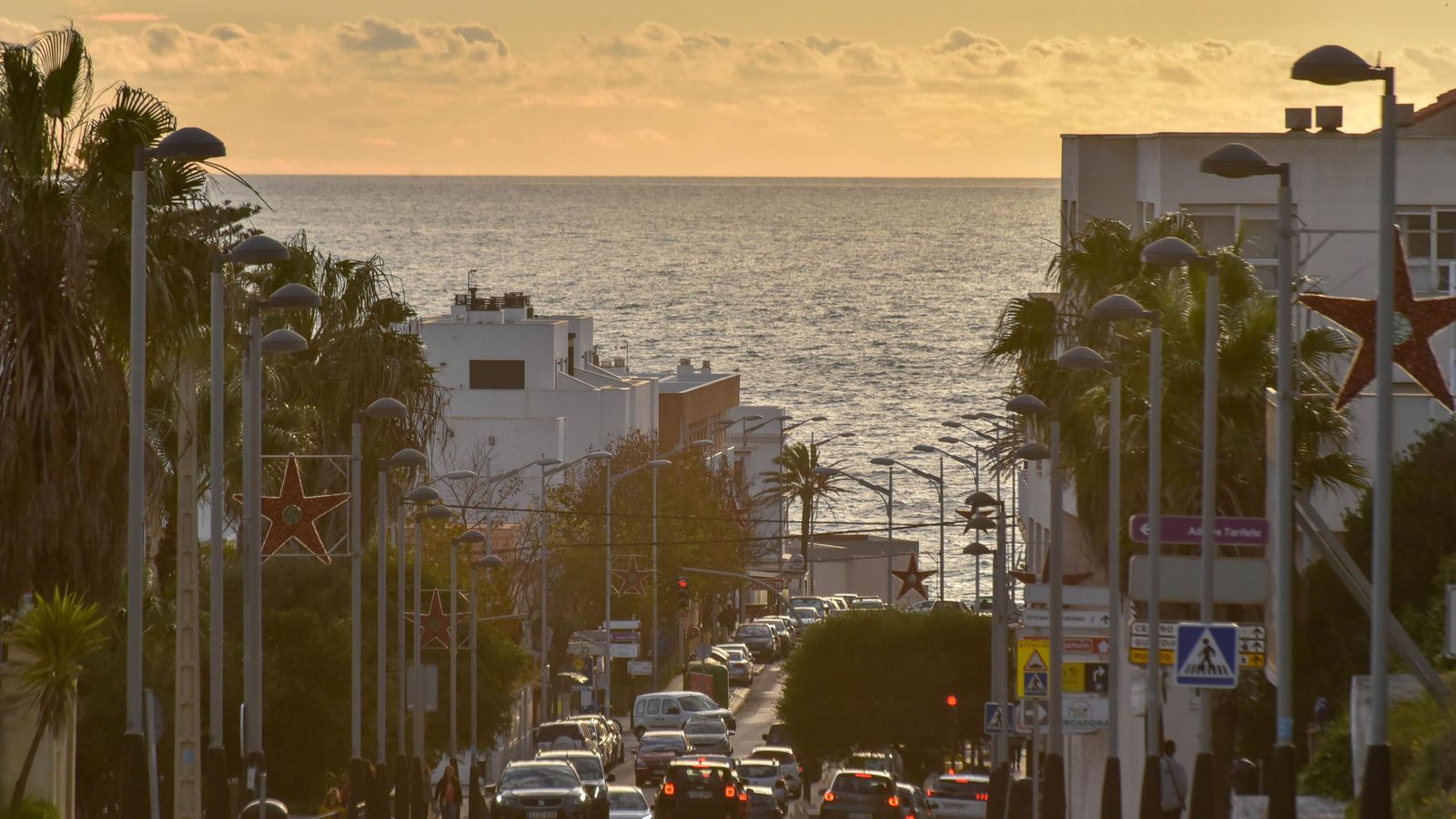 Tarifa con el Mediterráneo de fondo