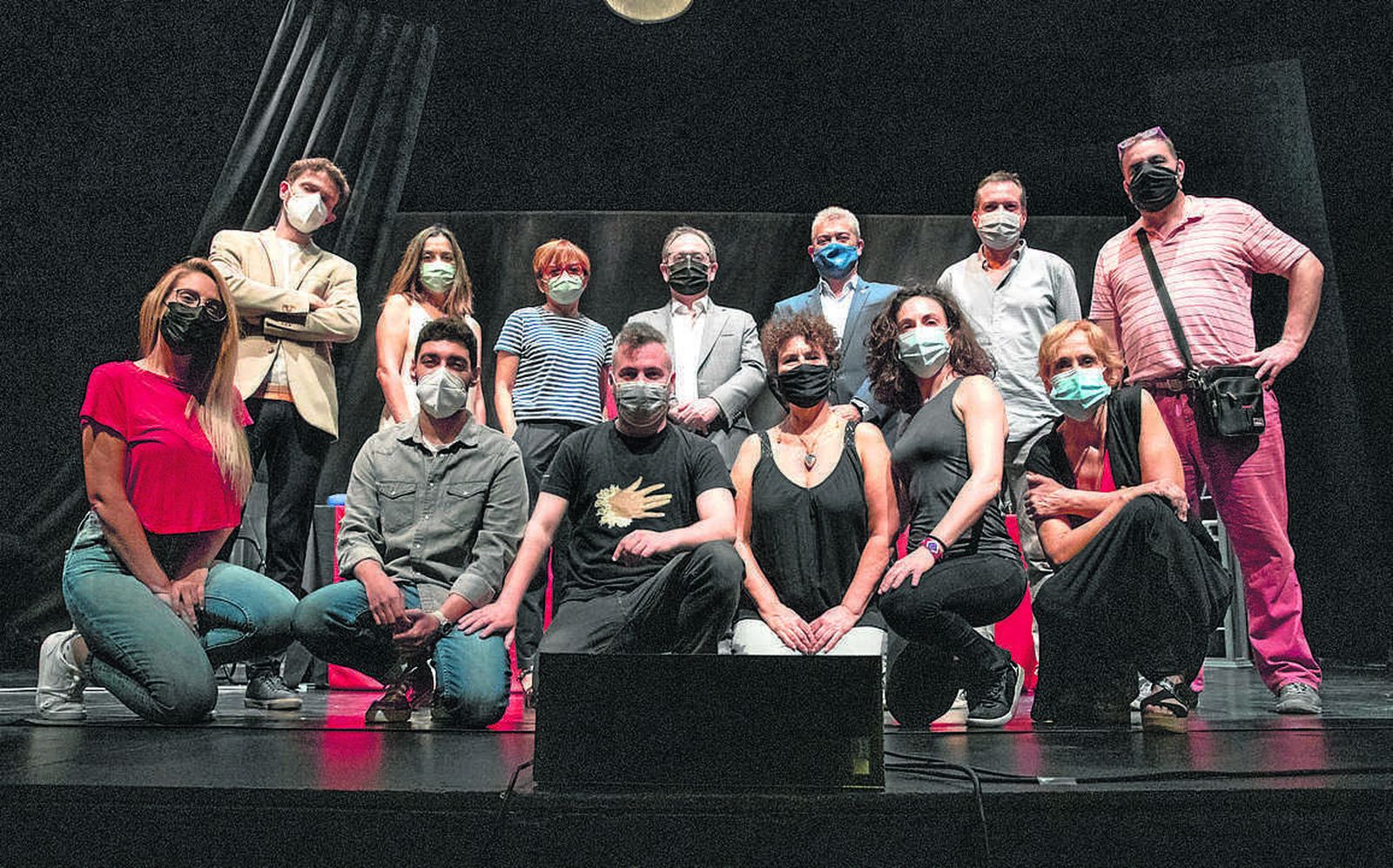 El rector de la Universidad de Almería, Carmelo Rodríguez, acompañó al equipo del Aula de Teatro.