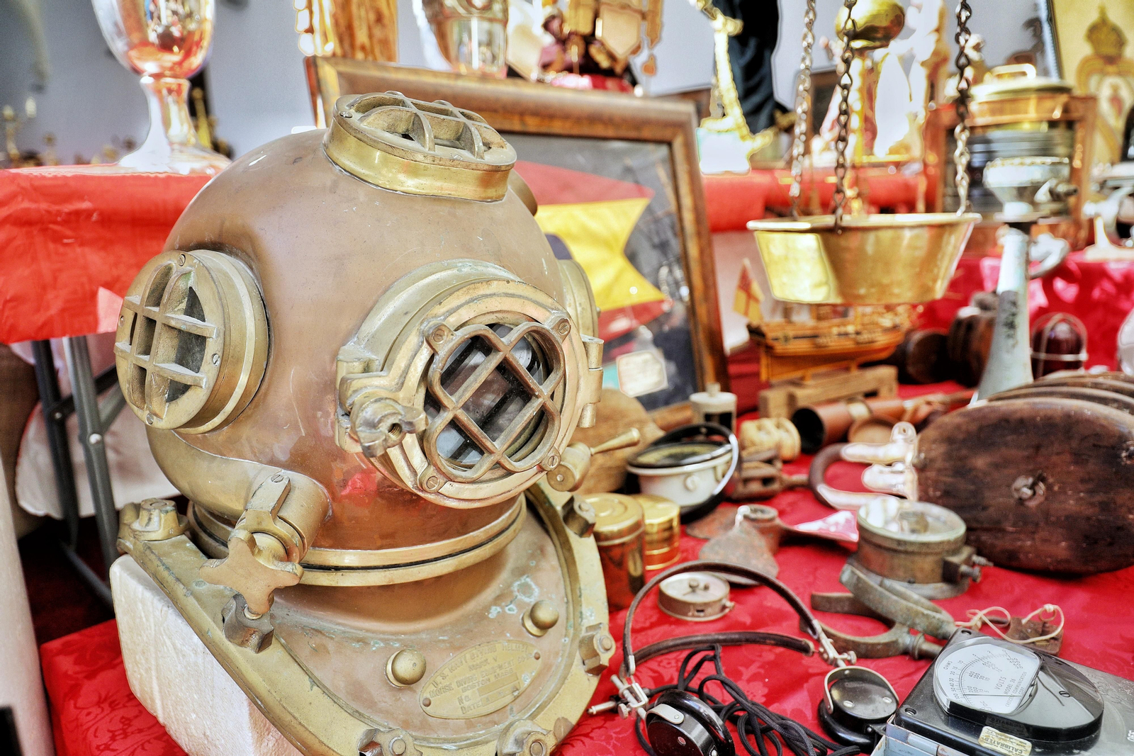 Las imágenes del Mercado de Antigüedades y Coleccionismo en el convento de Santo Domingo