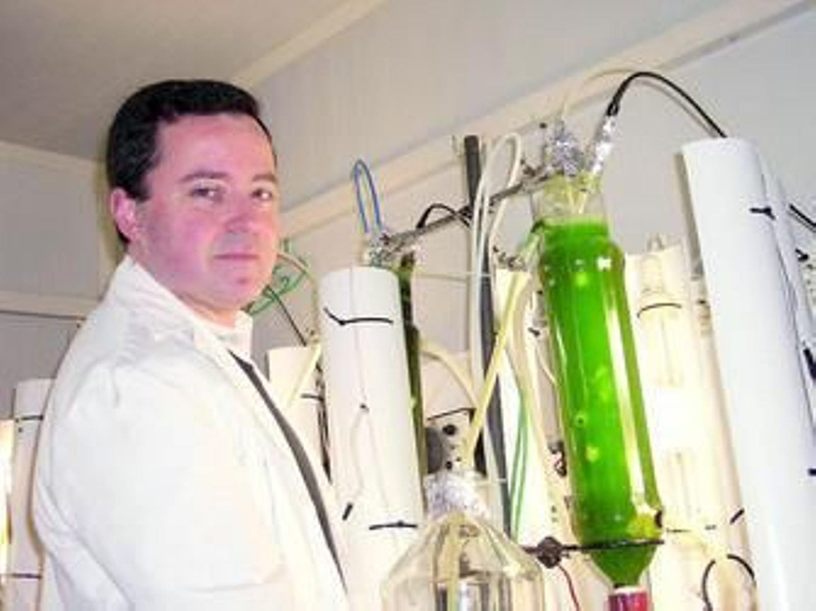 El investigador José María Fernández-Sevilla forma parte del equipo que ha desarrollado el nuevo método de extracción de luteína.