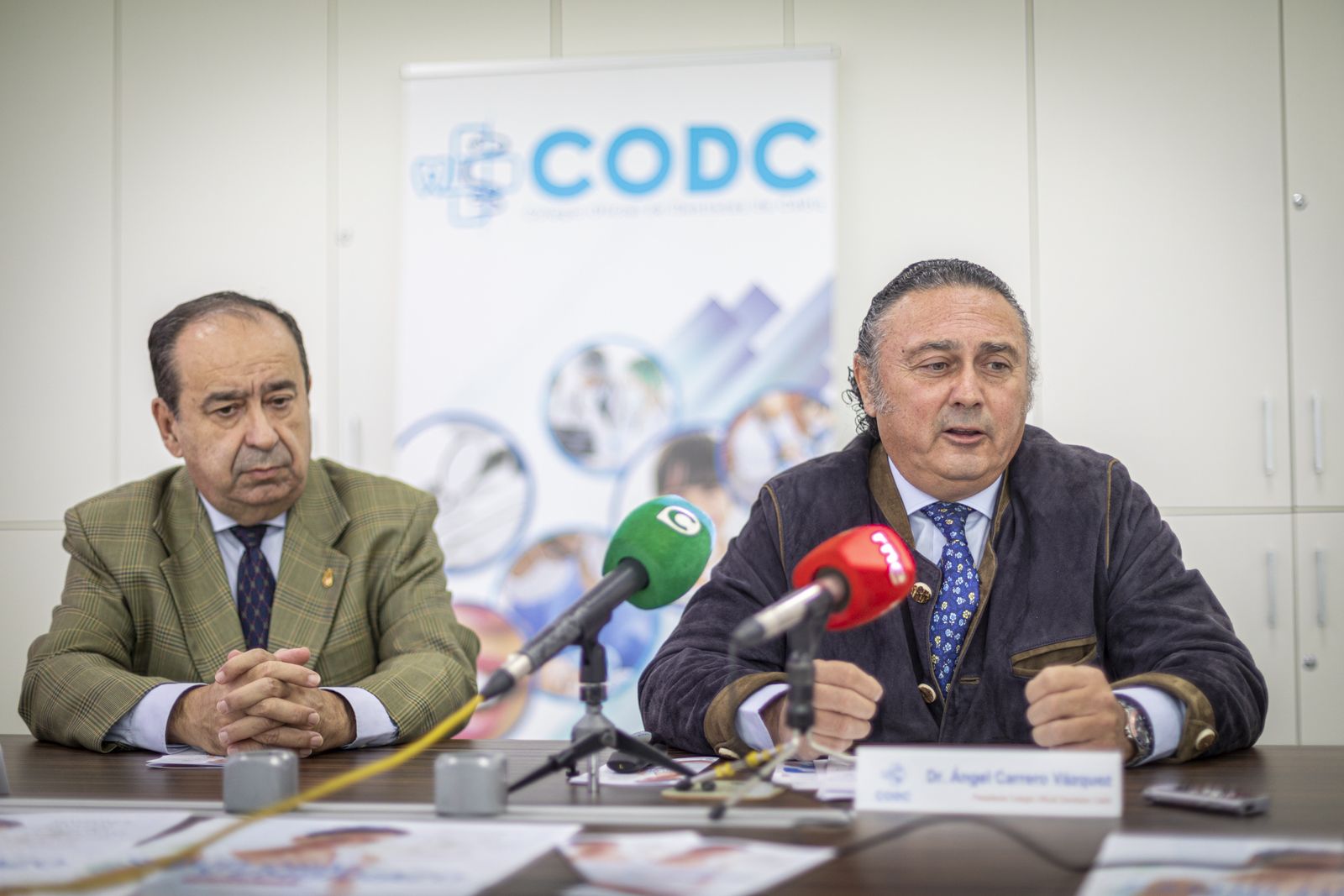 Ángel Carrero (derecha) y Ramón Medel durante la rueda de prensa de presentación de la campaña.