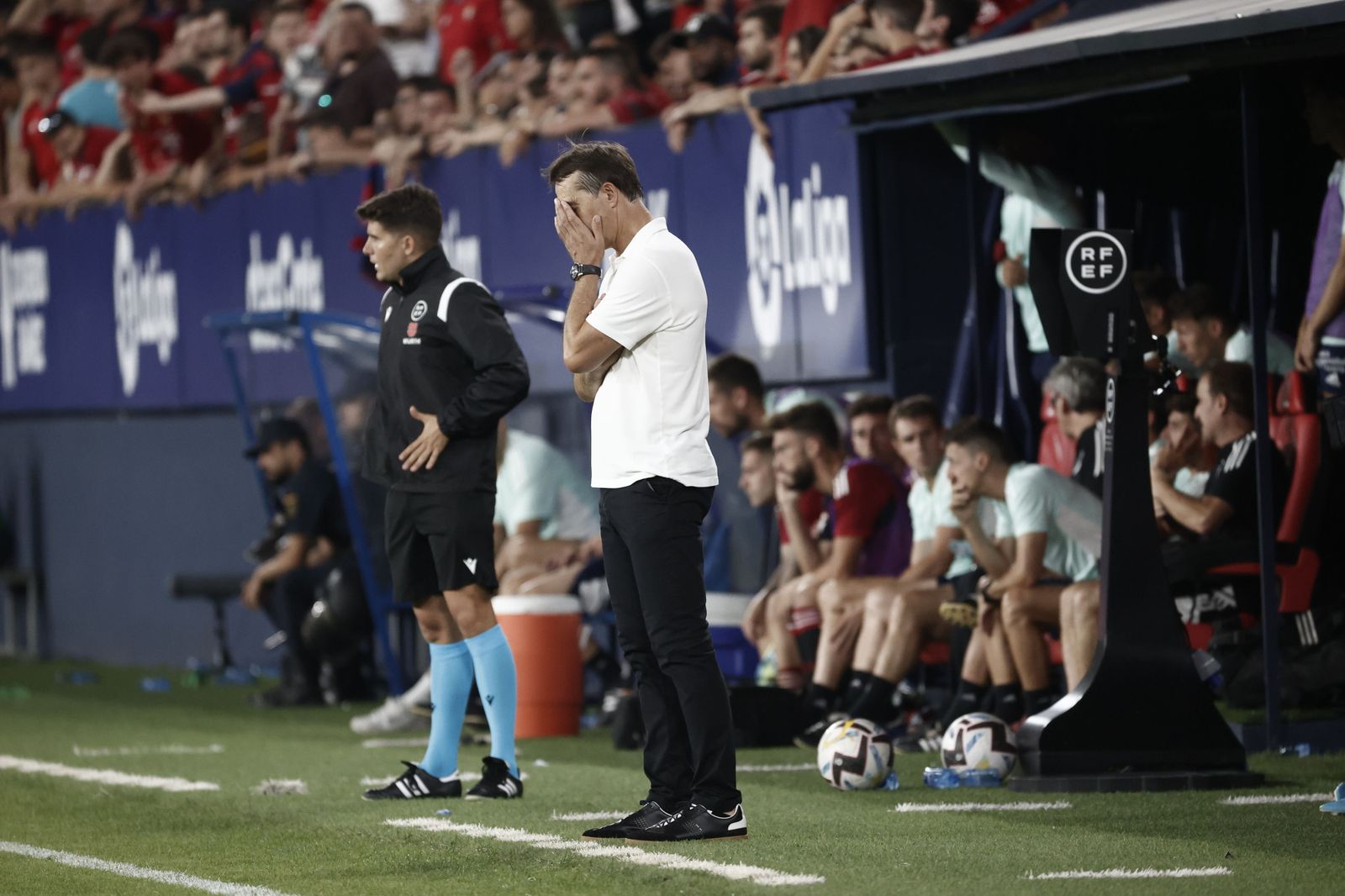 Julen Lopetegui se lamenta durante el Osasuna-Sevilla.