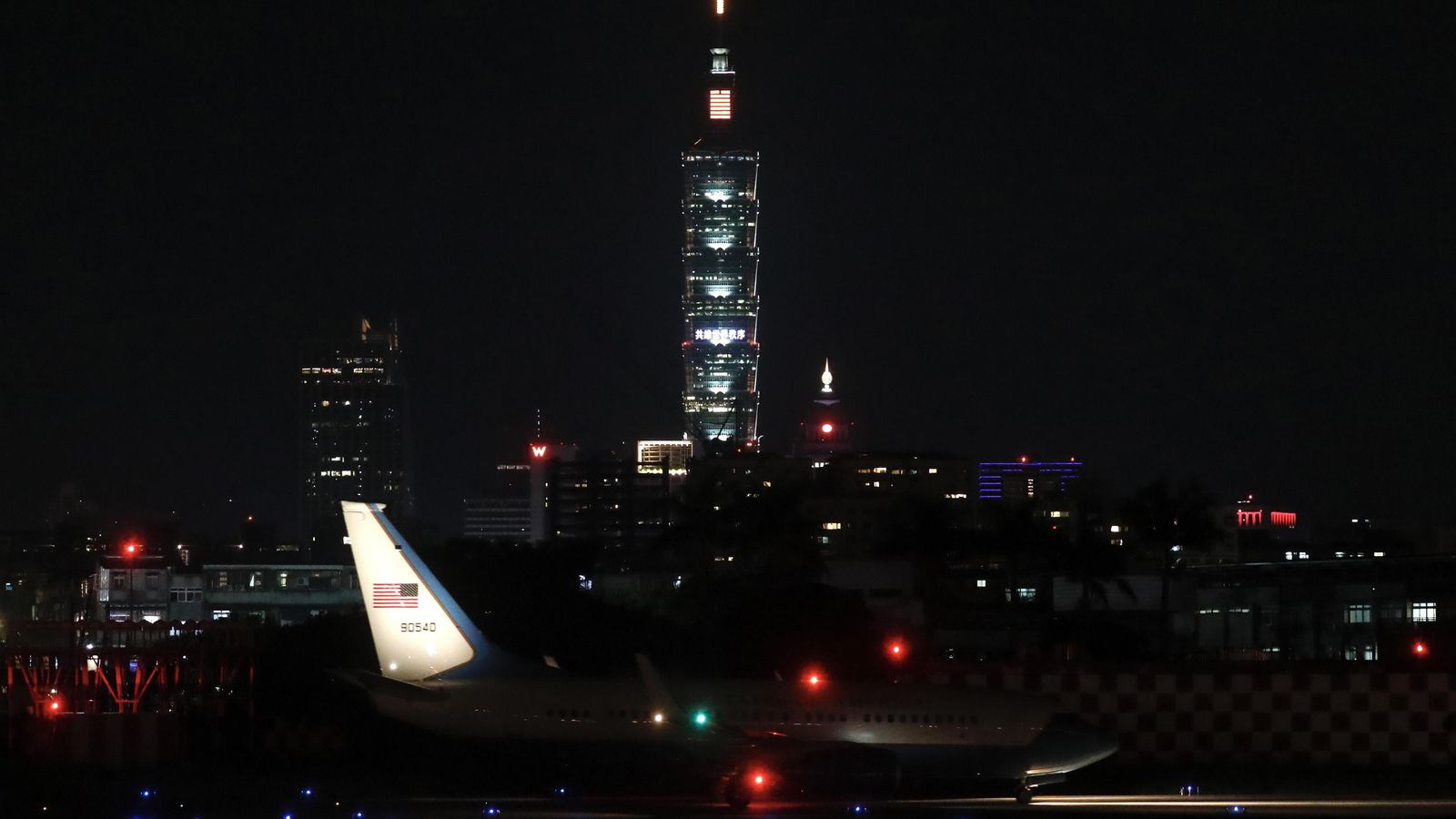 Llegada a Taiwan del avión donde viaja Nancy Pelosi, presidenta de la Cámara de Representantes de EEUU.