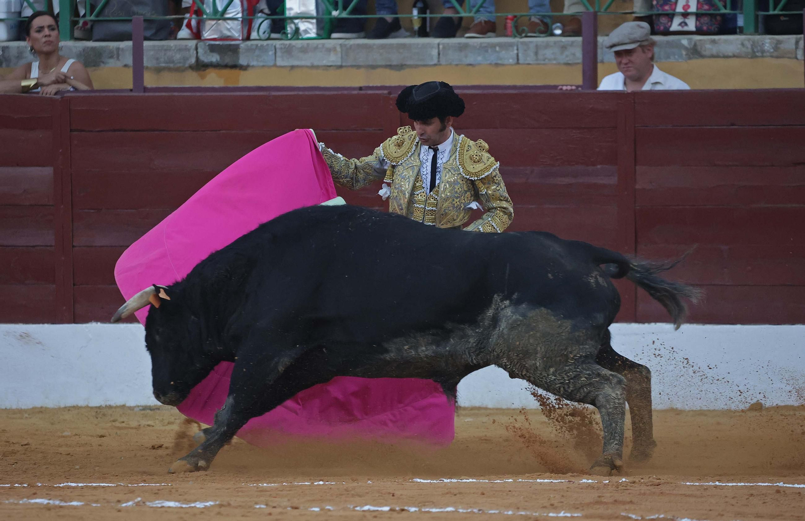 Fotos de la corrida del viernes de la Feria de La Línea: Morante de la Puebla, Talavante y David de Miranda Fotos de la corrida del viernes de la Feria de La Línea: Morante de la Puebla, Talavante y David de Miranda
