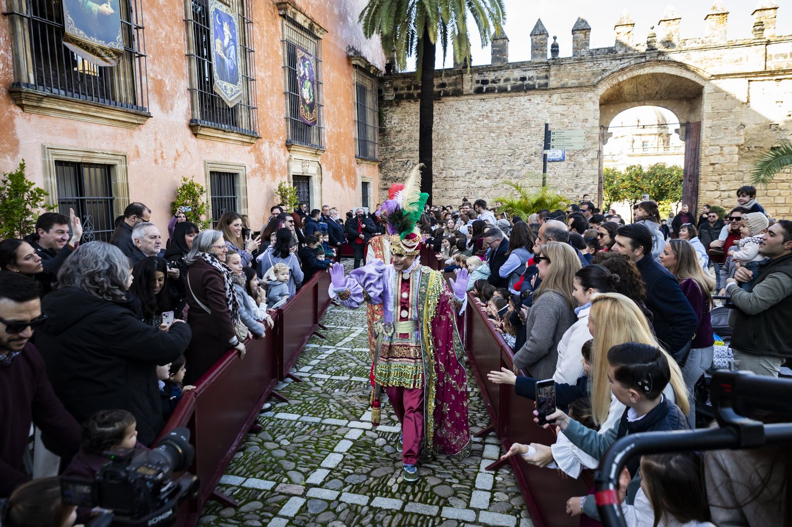 Los Reyes Magos son coronados un año más en el Alcázar de Jerez