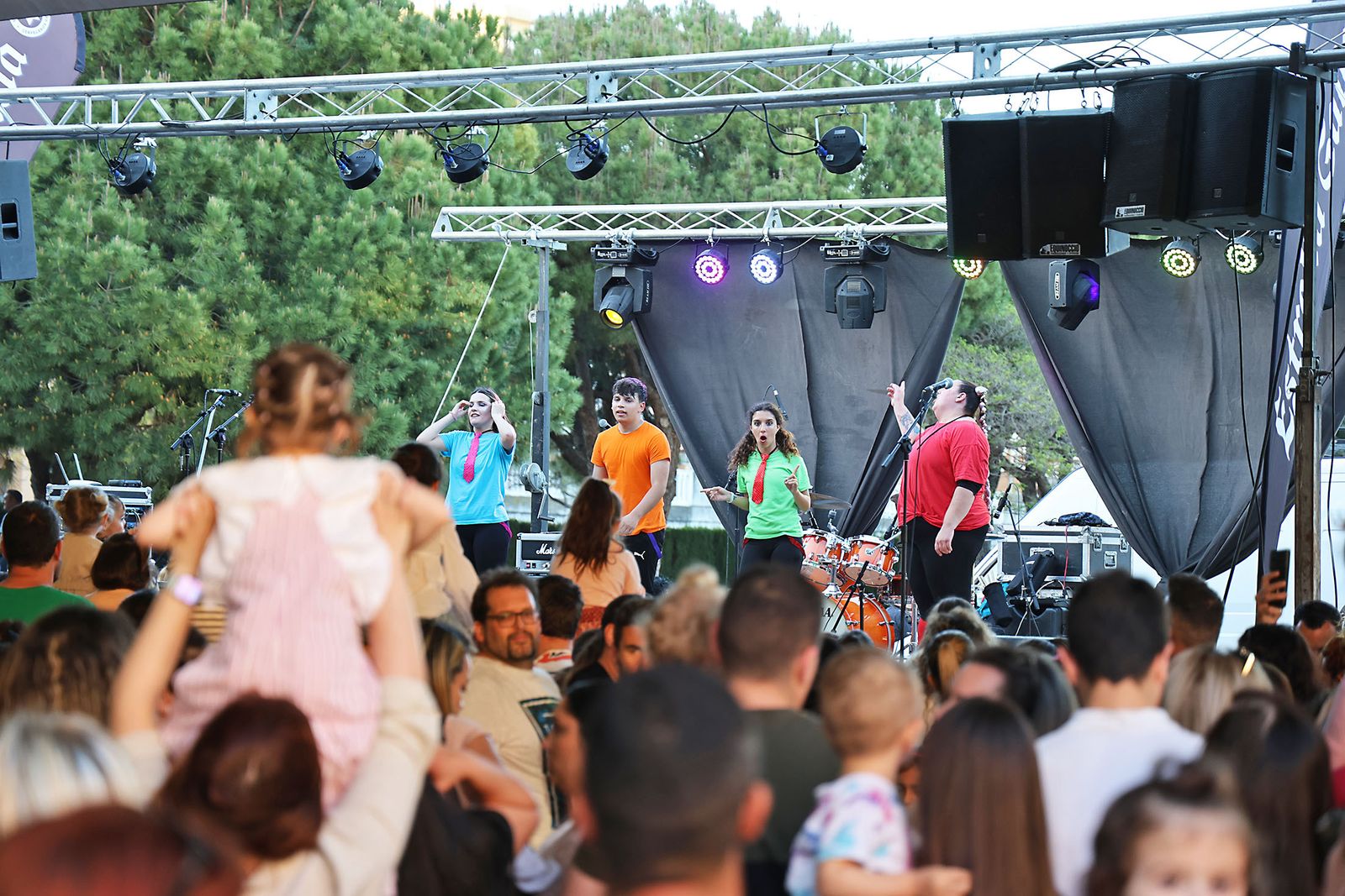 Imágenes del Festival Mundial de Foodtrucks y los cantajuegos DIsney en Huelva