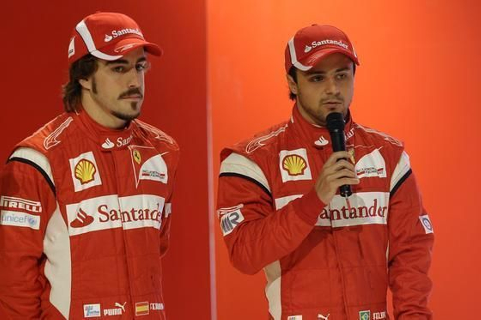 Fernando Alonso y Felipe Mass durante la presentación del nuevo coche.  Foto: AFP Photo/ Reuters/ EFE
