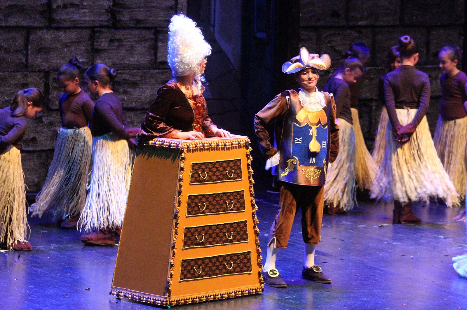 Imágenes de la representación 'El Ala Oeste' basado en la película de Disney 'La Bella y la Bestia'.