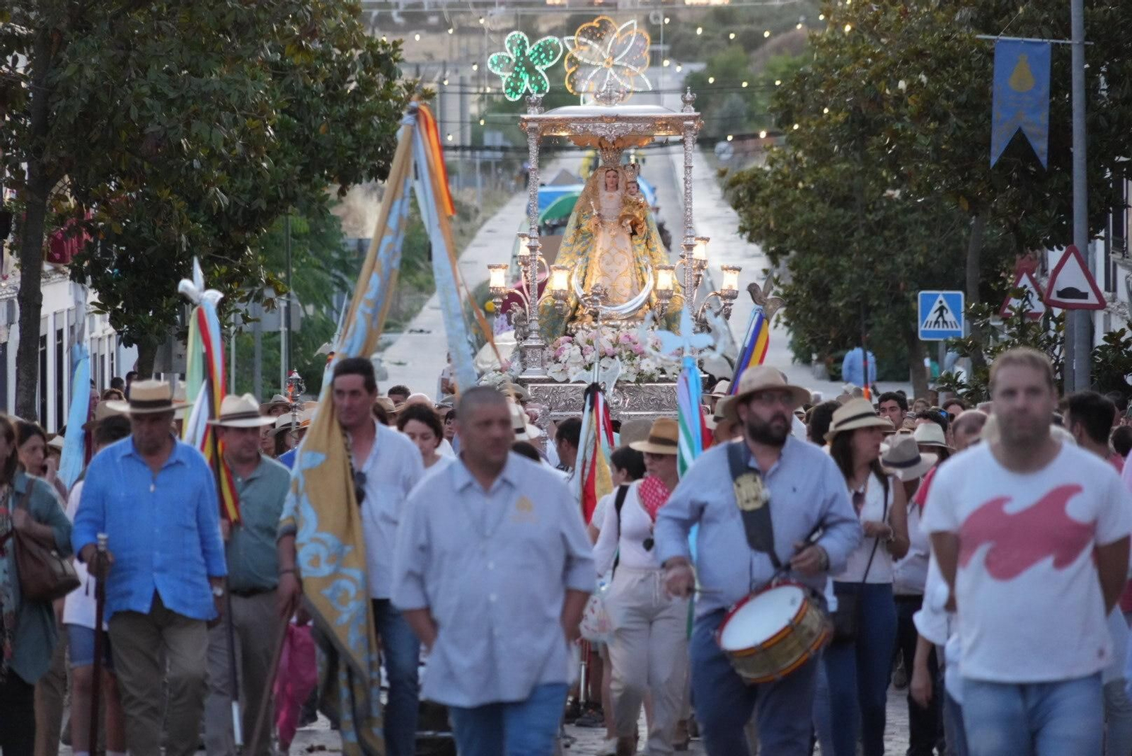 La romería de la Virgen de Luna del Lunes de Pentecostés en Villanueva de Córdoba, en imágenes